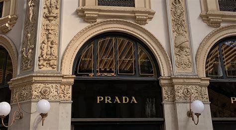 prada trecate dove mandare le assunzioni|Cosa sappiamo sulle 400 assunzioni annunciate da Prada.